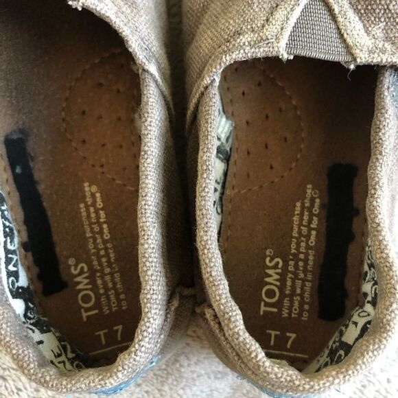 Toms Slip On Canvas Shoes - Picture 10 of 10